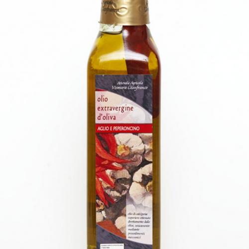 Bio-olivenöl-mit-knoblauch-und-scharfer-paprika
